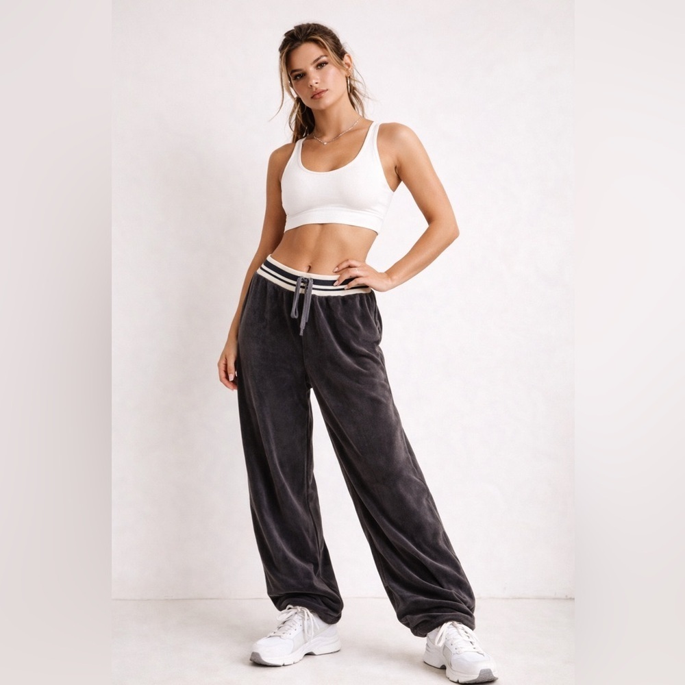 Juicy Couture Vintage Y2K Cream and Gray Velour Wide Leg Pants